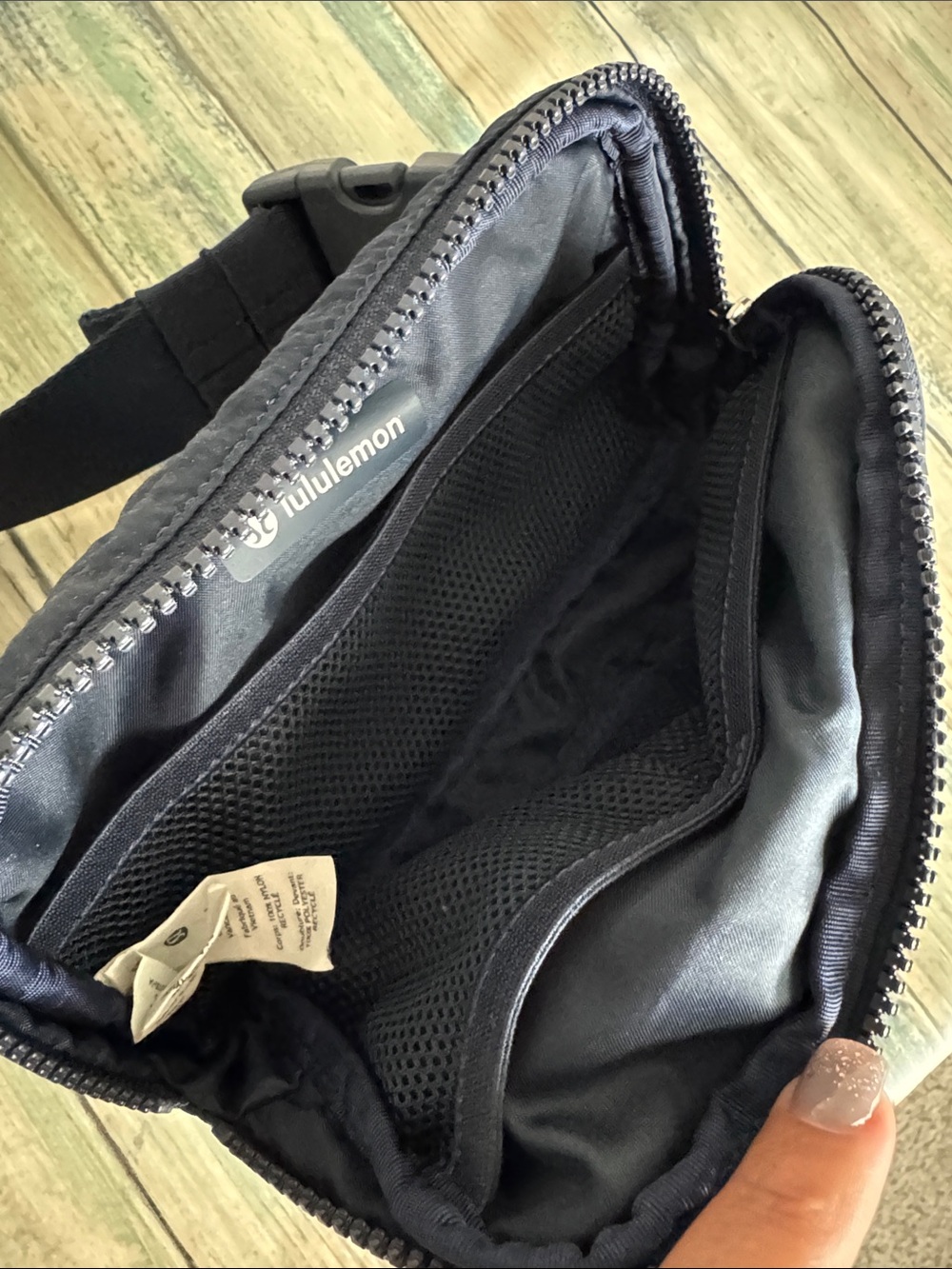 lululemon athletica Navy Lightweight Belt Bag - Picture 3 of 8